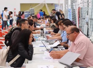 mutirao-emprega-mais-oferece-2-mil-vagas-e-atende-mais-de-mil-pessoas-em-curitiba