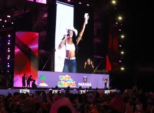 ana-castela-confirma-status-de-fenomeno-diante-de-228-mil-pessoas-no-verao-maior-parana