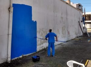 custodiados-do-litoral-atuam-na-limpeza-e-manutencao-de-escolas-e-postos-de-saude