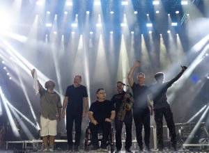 paralamas-do-sucesso-voltam-a-empolgar-publico-com-hits-atemporais-em-retorno-ao-litoral-paranaense