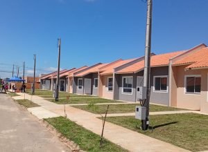 com-subsidio-do-estado,-33-familias-de-palmeira-recebem-as-chaves-de-seus-novos-lares