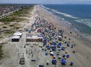 saude-orienta-para-prevenir-e-o-que-fazer-em-acidentes-com-aguas-vivas-durante-o-carnaval