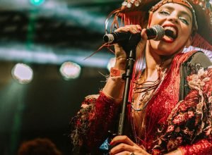 carnaval-de-olinda-tem-blocos-e-trocas-coloridas-pelo-centro-historico