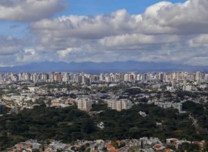 semana-tipica-de-verao:-tempo-abafado-e-chuva-de-fim-de-tarde-no-parana