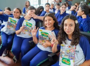 escolas-estaduais-integrais-do-parana-recebem-material-de-educacao-para-o-transito