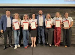 ganhando-o-mundo:-diretores-se-despedem-do-chile-com-cerimonia-de-formatura