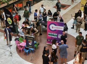 sinal-silencioso-que-salva-vidas-e-divulgado-em-acao-da-seguranca-publica-no-mes-da-mulher