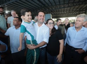 campo-mourao:-estado-entrega-kits-educacionais-para-escolas-e-cidade-ganhara-novo-colegio
