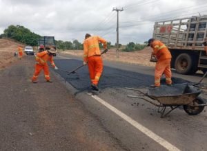 der/pr-executa-servicos-de-conservacao-do-pavimento-em-rodovia-de-sao-joao-do-ivai
