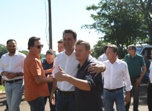 ratinho-junior-anuncia-contorno-e-novo-trevo-em-santa-helena,-alem-de-r$-59-milhoes-para-estradas-rurais-no-oeste