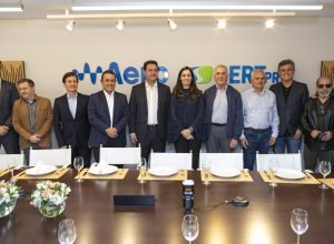 governador-apresenta-avancos-do-parana-e-destaca-papel-da-imprensa-a-radiodifusores