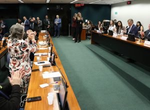 ccj-aprova-admissibilidade-de-propostas-que-acabam-com-escala-6×1