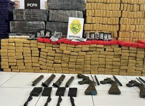 pmpr-apreende-mais-de-660-quilos-de-maconha-e-pecas-de-fuzis-na-regiao-metropolitana-de-curitiba