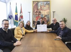 r$-100-milhoes:-estado-e-curitiba-assinam-convenio-para-construcao-do-hospital-bairro-novo