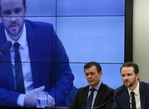 ministro-rebate-oposicao:-trabalhador-paga-hoje-menos-impostos-no-pais
