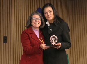 gerente-de-recursos-hidricos-da-sanepar-vence-premio-mulher-inspiracao-2026-do-senge-pr