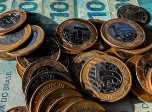 inflacao-usada-para-corrigir-salarios-acumula-4,33%-em-12-meses