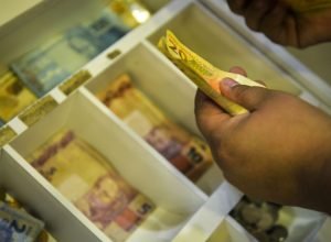 inpc-tem-variacao-negativa-em-agosto-e-soma-3,98%-em-12-meses