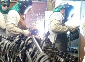 industria-cai-0,1%-em-fevereiro-e-soma-5-meses-sem-crescimento