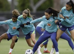 selecao-feminina-treina-nos-eua-para-reencontro-com-donas-da-casa