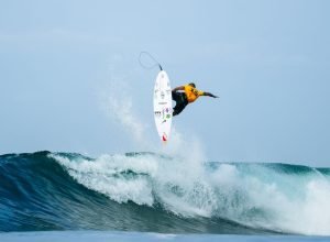 seis-brasileiros-vao-para-a-3a-fase-do-mundial-de-surfe-em-el-salvador