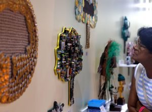 feira-de-artesaos-mira-profissionalizacao-e-nao-ve-ia-como-adversaria