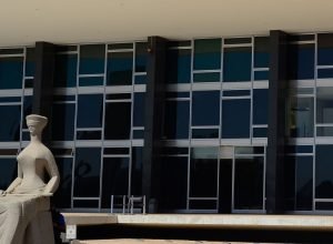 maioria-do-stf-mantem-indenizacao-de-eduardo-bolsonaro-a-jornalista