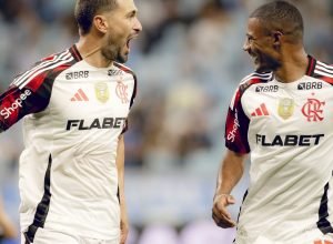 fla-vence-com-brilho-de-arrascaeta-para-assumir-ponta-do-brasileiro