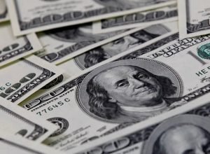 dolar-cai-para-r$-5,85-apos-trump-isentar-produtos-eletronicos