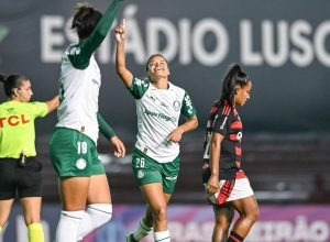 palmeiras-goleia-flamengo-para-liderar-o-brasileirao-feminino