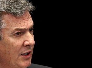 ex-presidente-fernando-collor-deixa-presidio-para-cumprir-pena-em-casa