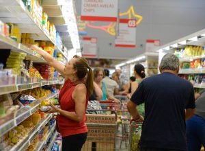 mercado-espera-ultima-alta-da-selic-em-2025:-14,75%-ao-ano