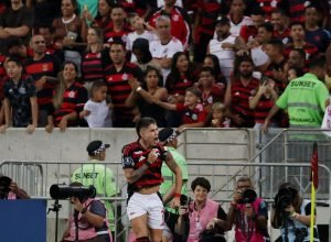 fla-derrota-ldu-e-fica-perto-da-vaga-nas-oitavas-da-libertadores