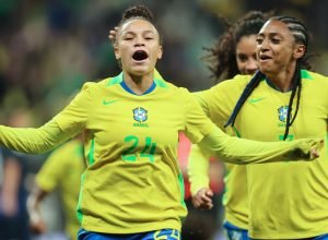 dudinha-brilha-e-selecao-feminina-derrota-japao-no-frio-paulistano