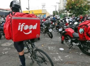 lei-do-rio-de-janeiro-obriga-aplicativos-a-dar-mochilas-a-entregadores