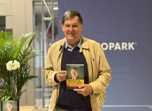 A obra apresenta a história do fundador da Prati-Donaduzzi e idealizador do maior ecossistema de inovação do país Crédito: Divulgação/Biopark