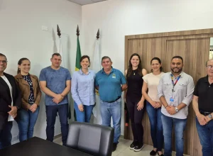 A celebração da parceria contou com a presença de lideranças locais, secretarias municipais e produtores rurais. Foto: Divulgação