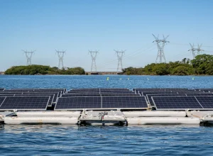 Itaipu inicia montagem da usina solar flutuante