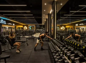 Eduardo Macarios Espaços de treinamento são amplos e climatizados