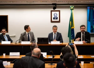 Beto Richa coordenou debate que discutiu projetos que preveem novos limites para o MEI, de até R$ 150 mil por ano