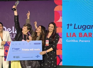 Eduardo Pereira. Lia Barros comemorando o 1º lugar em Negócios Internacionais.