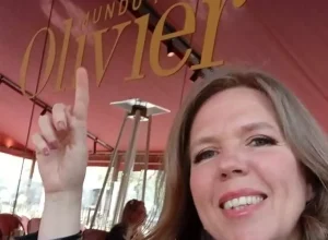 Divulgação Raquel na loja da República da Mundo Pão, em São Paulo