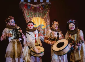 Créd. Milena Aurea Espetáculopropõe uma metáfora divertida e profunda sobre poder, manipulação e ética, em sessões gratuitas para todas as idades.