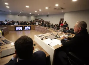 Encontro promovido pelo deputado Ricardo Arruda (PL) lotou o Auditório Legislativo na tarde desta sexta-feira (23).. Créditos: Orlando Kissner/Alep