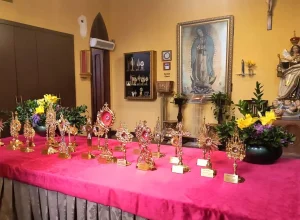 O tesouro sagrado da Evangelizar: acervo reúne mais de 100 relíquias católicas