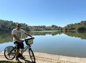 Atualmente, a Bike Fácil já atua em mais de 50 cidades brasileiras; a operação piloto do Hubmob, novo produto, está prevista para iniciar em 2026 nas cidades de Pinhais (PR) e Niterói (RJ). Fotos: Acervo Pessoal.