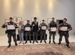 As Menções Honrosas foram entregues aos policiais na terça-feira (28).. Créditos: Divulgação/Assessoria Parlamentar